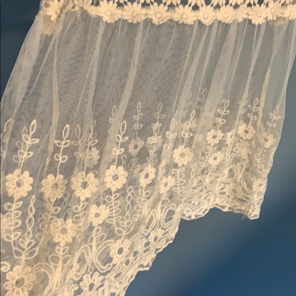 Detailed tank top - Picture 2 of 2